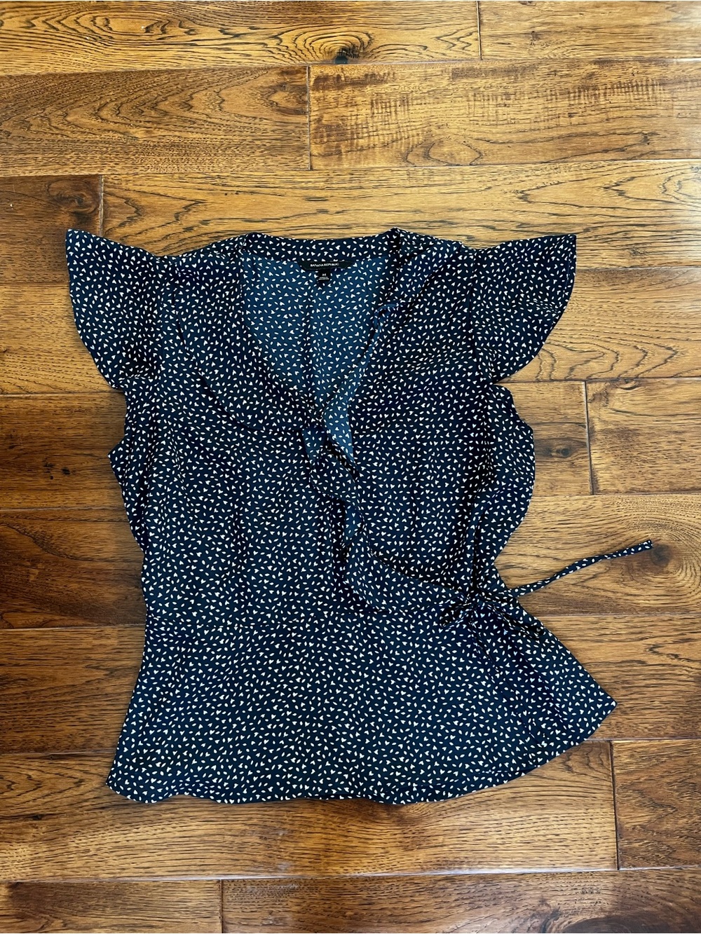 Banana Republic Ruffle Wrap Top in Navy/White, Size Medium